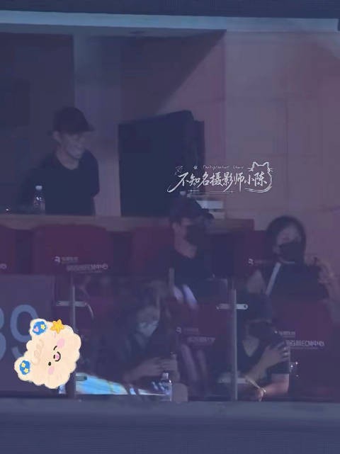 好萌吧,咋还扭起来了