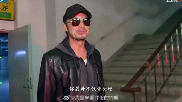 跑男团素颜亮相武汉机场，沙溢瘦身效果显著