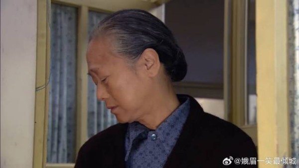 文丽被提离婚状态低落，深夜失眠默默流泪，婆婆看在眼里疼在心里
