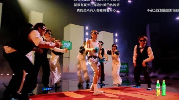 严浩翔忍不住要与布瑞吉斗舞