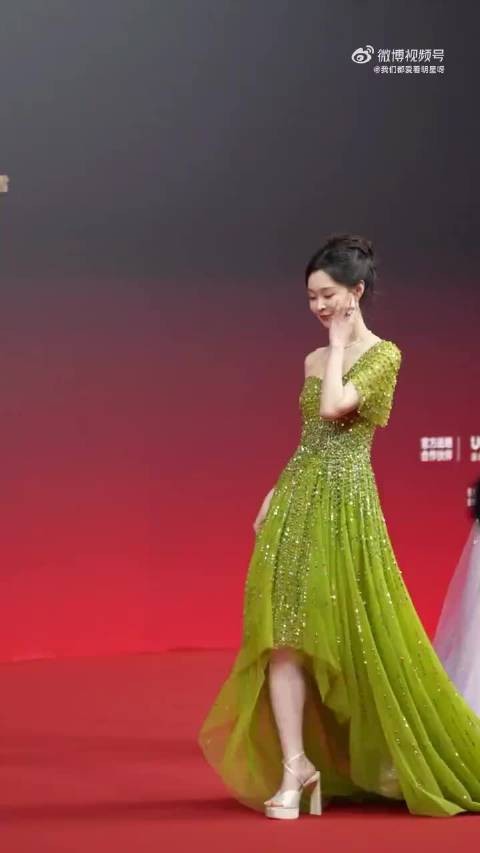 宋轶白到发光呀！太美了