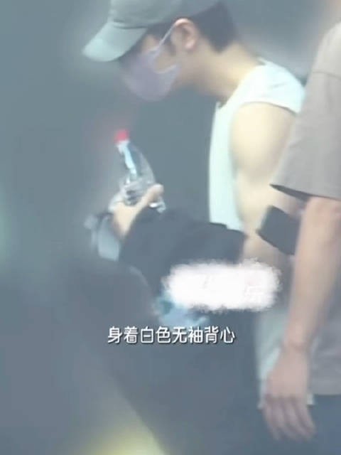 肖战紧张排练备战十周年演唱会，肌肉紧实巡回在即