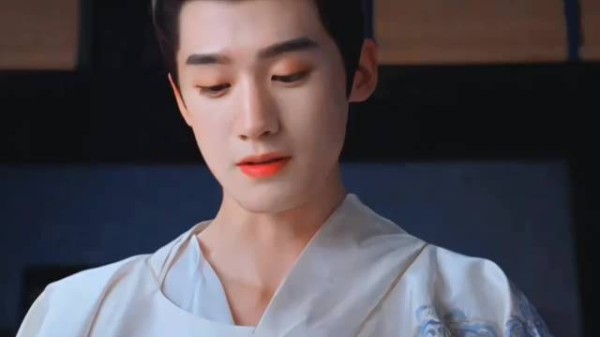 馥之爱上沈知书那刻起变得小心翼翼，害怕他受伤