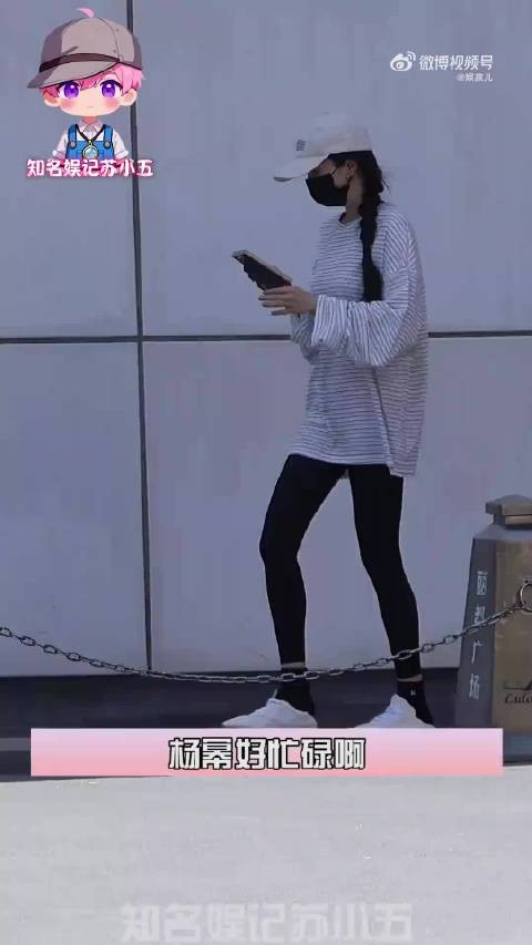 好自律的妈幂 不在工作的时候就会坚持健身,不愧是天生的女明星