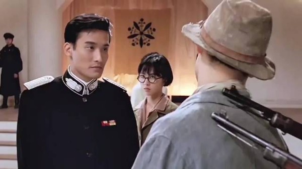 “我叫小狗熊,梁家辉你是怎么做到不笑的”