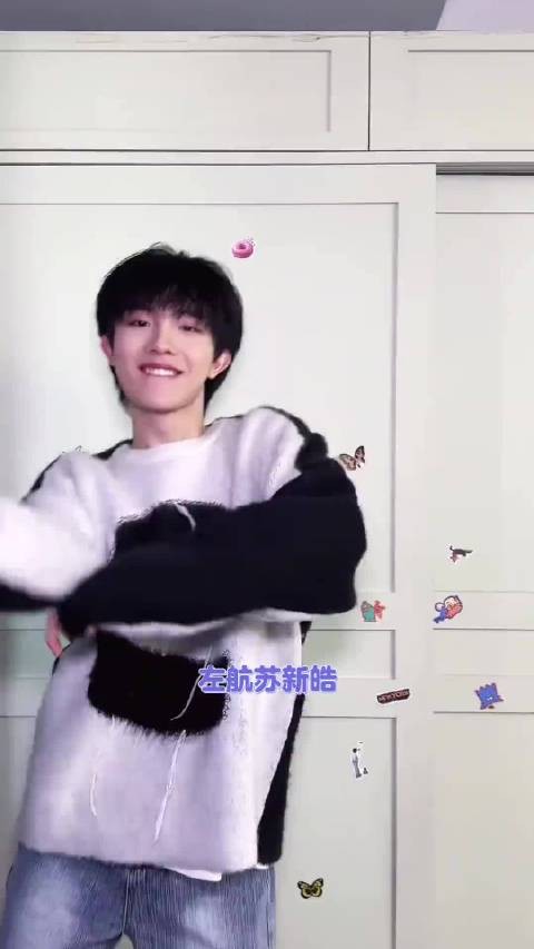 左航苏新皓双人舞台对唱粤语歌