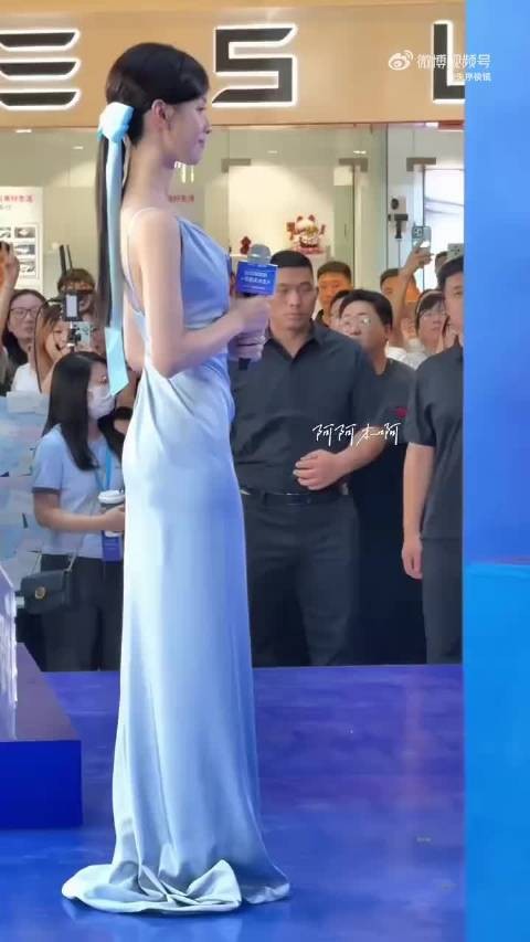 陈都灵这种一眼看过去就给人一种有文化修养的感觉