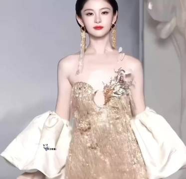 这回真美了,整个人自信不少,女明星气场出来了