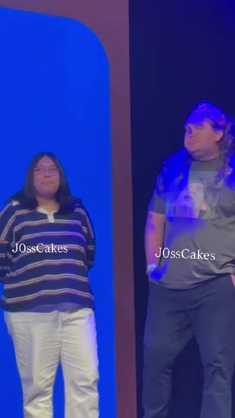 笑亖了这个大叔衣服印的是卡斯基表情包 卡斯基看见了