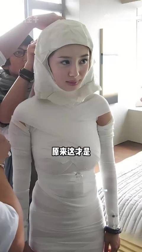 为何杨幂会被一块红烧肉噎到伸脖子,直到一张对比照曝光,才懂后遗症的辛酸