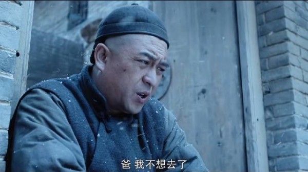 富足吃食反衬世道残酷,旧时代百姓卑微期盼温饱