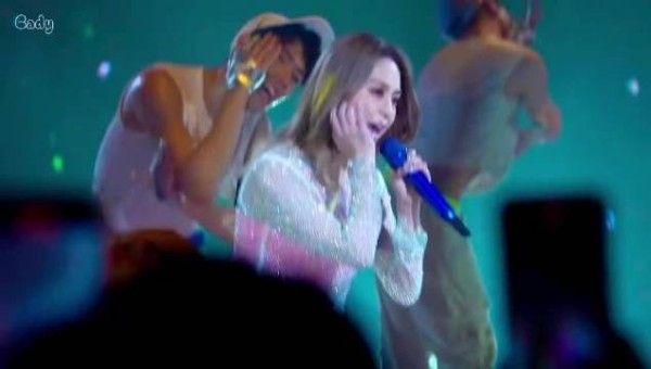 Twins双女主海报曝光，阿Sa阿娇势均力敌