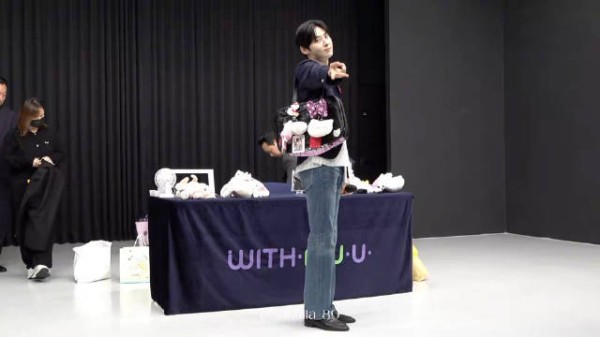 天生优越黄旼炫 260905 WITHMUU签售会 饭拍视频一则 sakulla_89