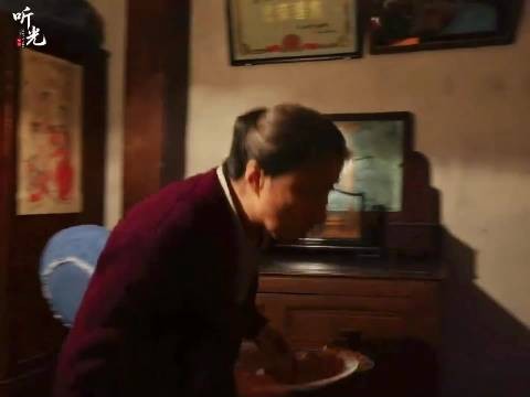 黄玲回婆家过年不再看脸,宋莹给图南包大红包