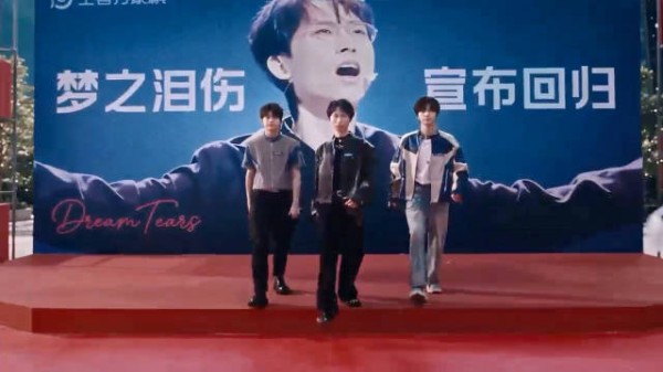 邓超梦泪万象棋开战,棋盘策略对决