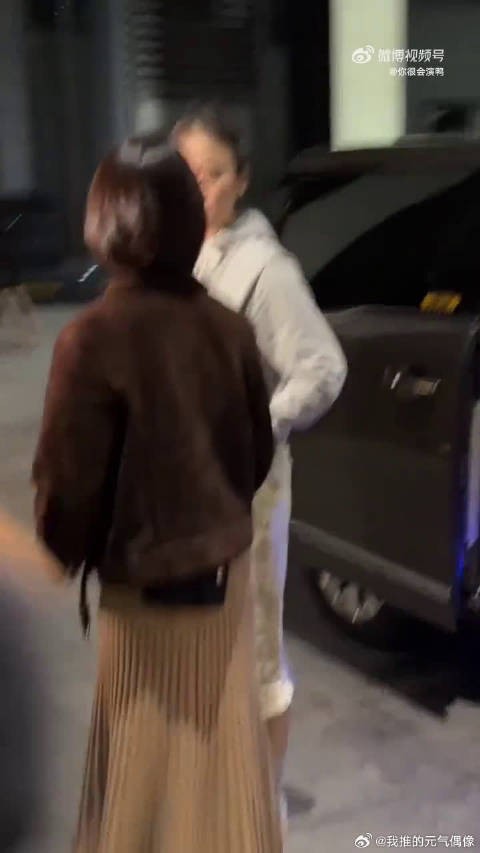 比起剧本式姐妹情,这种实打实的操心,才更能打动观众,很有市场