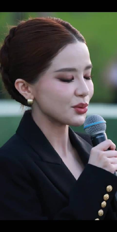 富婆6000万打赏网红迅猛龙，近距离颜值仍在线