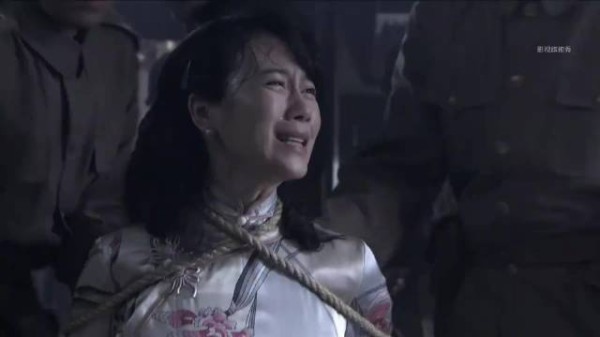 旗袍美女没想到自己才是猎物 因为一个片段看了整部电影