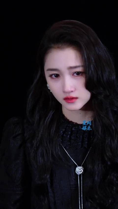 美人落泪来的 这个发型美出新高度了