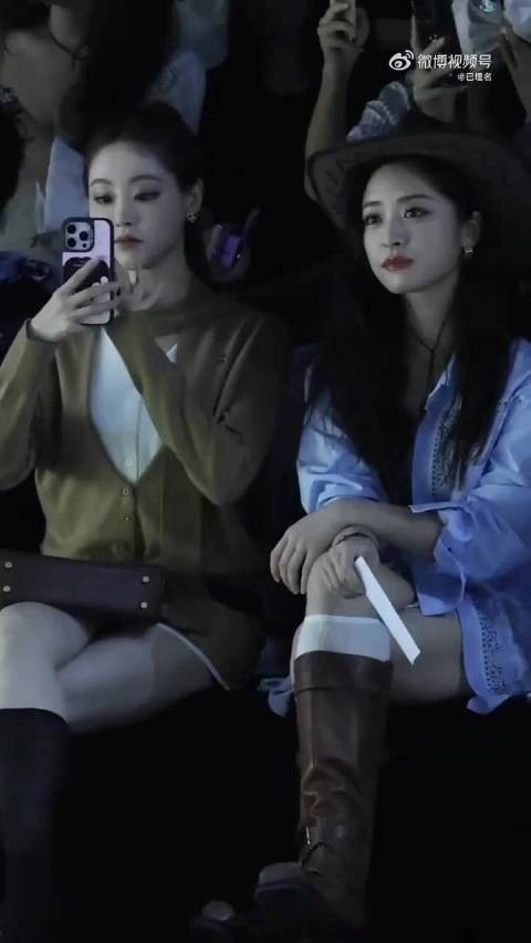 沈月祝绪丹同框看秀,沈月看到半裸男的反应