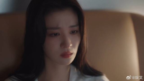 小女孩半夜被烟呛起，起床一看，竟是妈妈想烧死她们