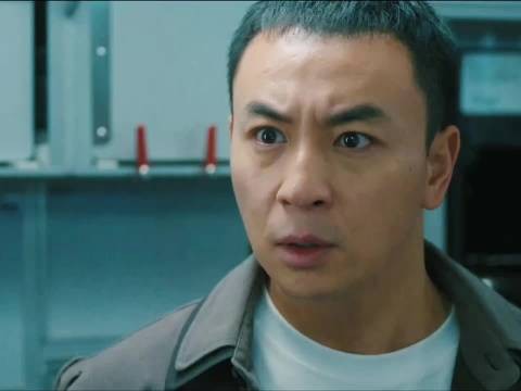 顶级动作片来袭，看空警和劫匪之间的较量