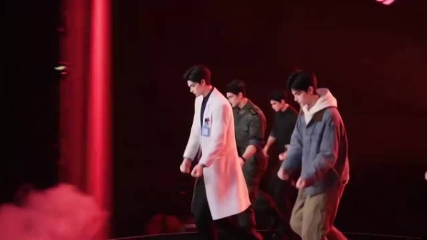 手势舞肖战不跳,顾一野C位引热议