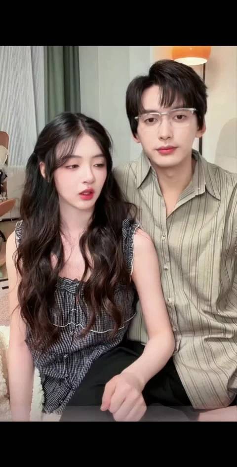 周:生气中马上卡卡卡,看到柳脸:又挣又抢抄底得来的,绝美 绝美 柳周cp