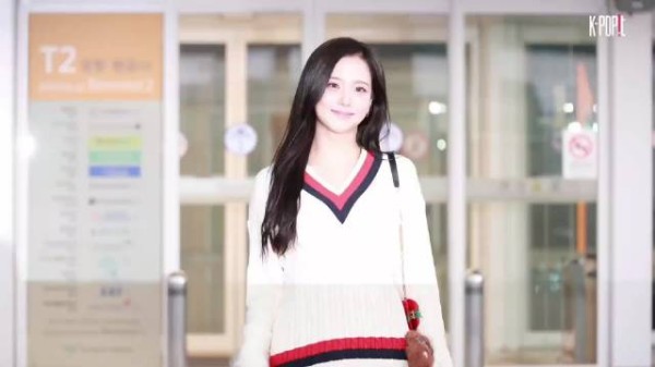 Jisoo 金智秀出发纽约看秀 机场look