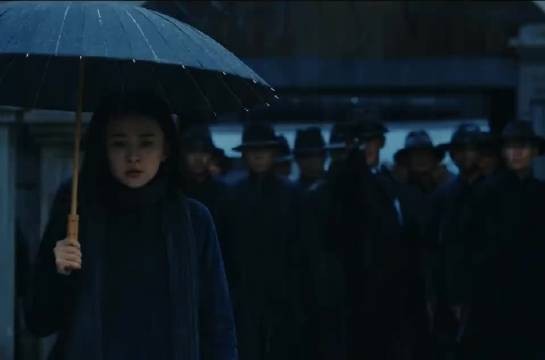世界上最远的距离便是你在我面前，我却不能救你