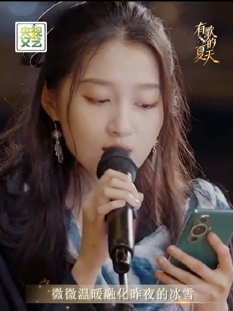 关晓彤唱微微很治愈