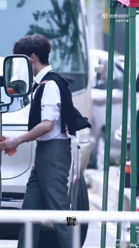 何炅发微信安慰唐九洲，私下向邵子恒夸赞
