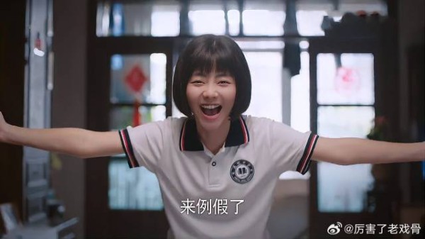 尖尖第一次来例假，高兴通知全家人，一屋男人反应绝了