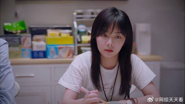 唐灿找房客谈判，尖尖好奇她化妆，唐灿：我美死他！