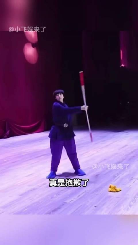 啥条件啊在宿舍停这么多卡车