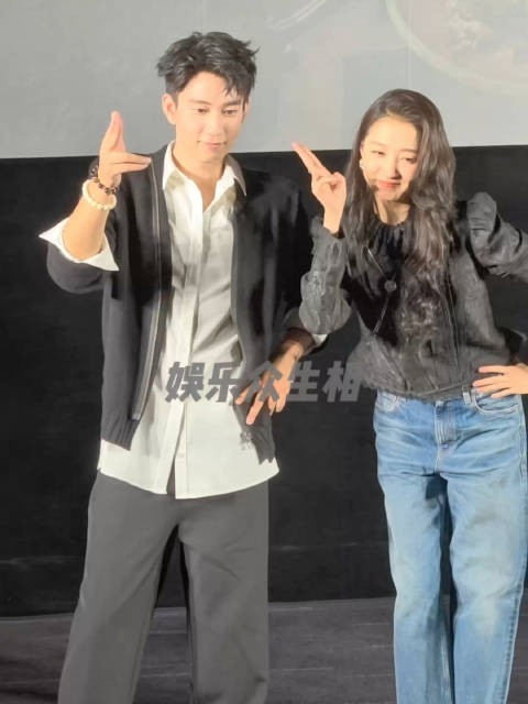 关晓彤王子奇跳了学功夫练武术手势舞！