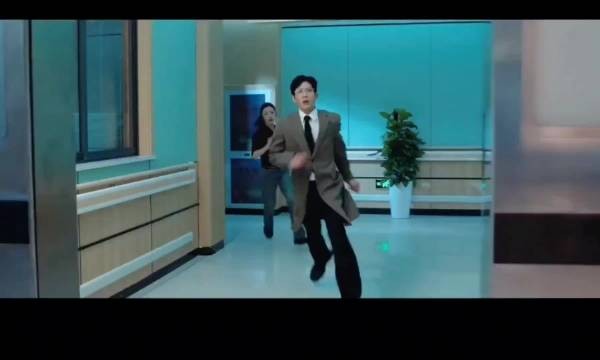 笑坤了，老叔是不是扁平足啊怎么跑得这么难看