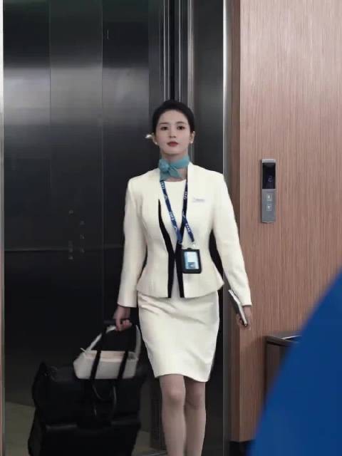 阮思娴从乘务员到飞行员,紧急迫降表现获赞