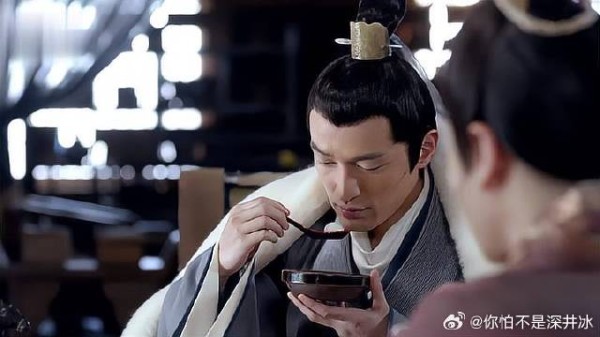 父亲刺杀梅长苏，但梅长苏依旧来参加自己的生日宴会，景睿不敢相信
