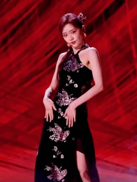 谢娜问张月成团姐姐哪个不如你