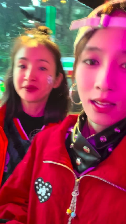 王可花少首秀彩绘,为林依晨周冬雨绘脸