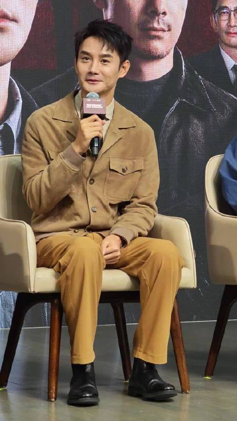 谈及马憩的泡面头造型的灵感来源,原来是之前私下也在尝试这个发型?