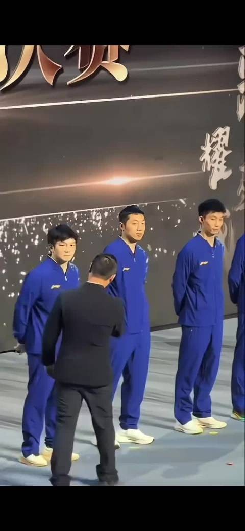 许昕：他是看不到我吗？笑死了