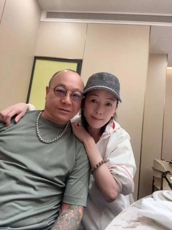 香港知名女星袁洁莹饭局近照再度消瘦，引粉丝担心，曾患厌食症