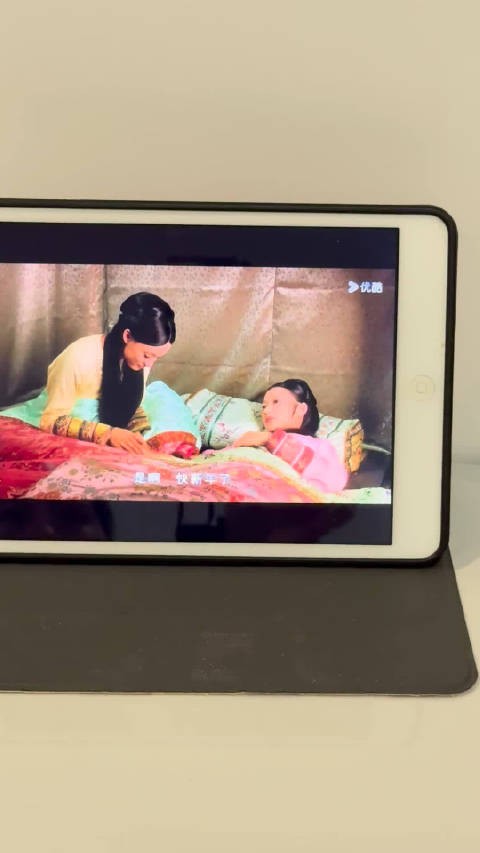 碎玉轩遭火,甄嬛搬到咸福宫和沈眉庄同住,祺贵人搬回储秀宫