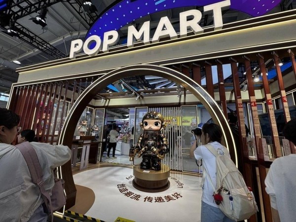 泡泡玛特亮相服贸会 展出景泰蓝与敦煌主题潮玩