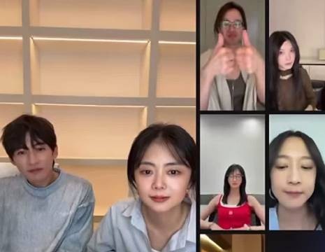 谭松韵刘学义宅院吃瓜局 听松韵唱歌,竟有一种娓娓道来的温柔感