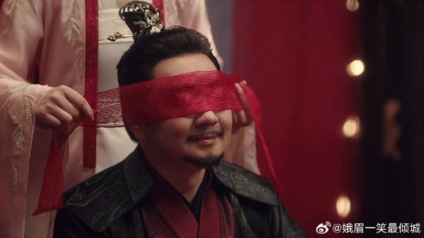 千金和狗官玩闺房之乐，蒙住眼睛躲猫猫，一簪子要他狗命