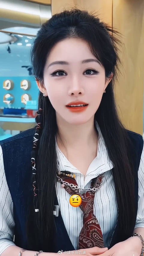 门店运转离不开每个人付出，喻言既是化妆师也是保洁，默默分担很多工作