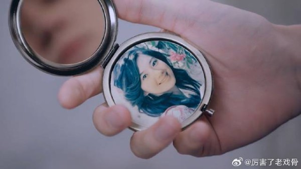 贺子秋看到凌霄妈妈回国，想到了自己的母亲，场面太虐心了